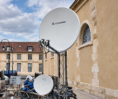 Arianespace satellite – Car satellite GlobeCast déployé pour le duplex Arianespace entre Paris et Kourou